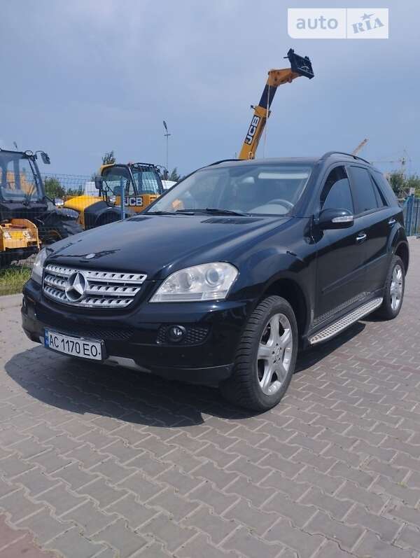 Mercedes-benz M-class (2005)