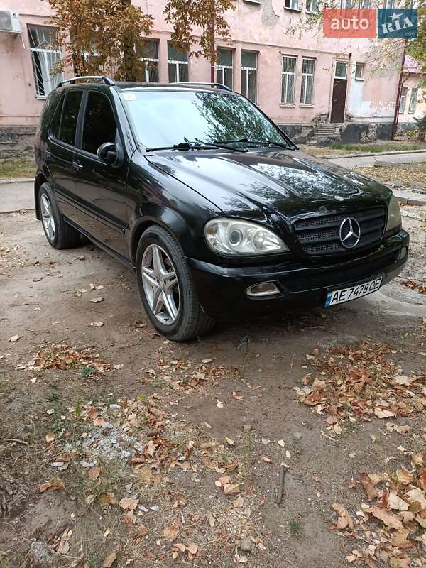 Mercedes-benz M-class (2005)