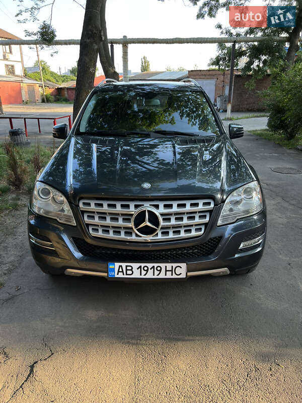 Mercedes-benz M-class (2010)