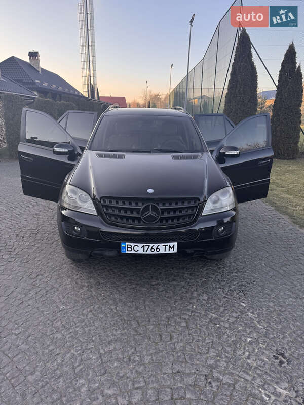 Mercedes-benz M-class (2005)