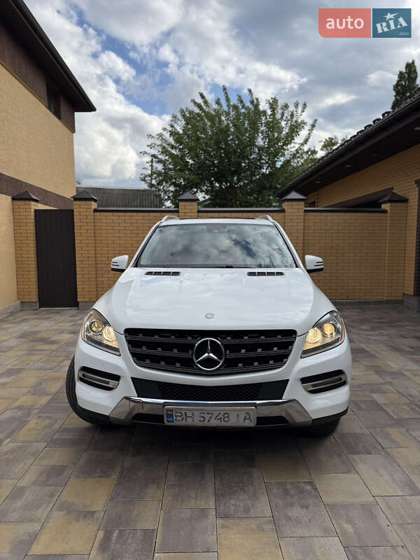 Mercedes-benz M-class (2015)