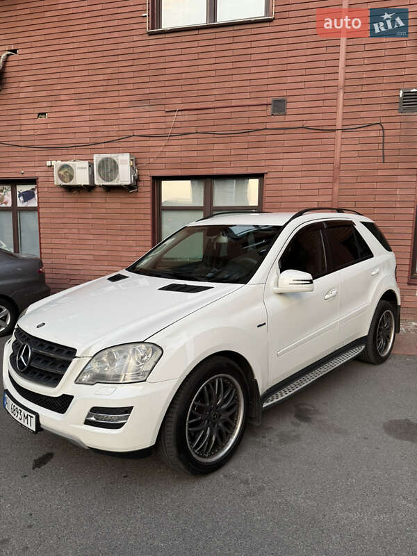 Mercedes-benz M-class (2010)