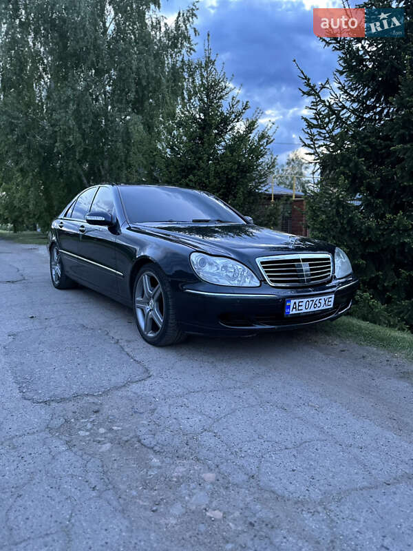 Mercedes-benz S-class (2004)