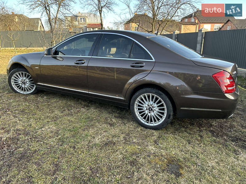 Mercedes-benz S-class (2010)