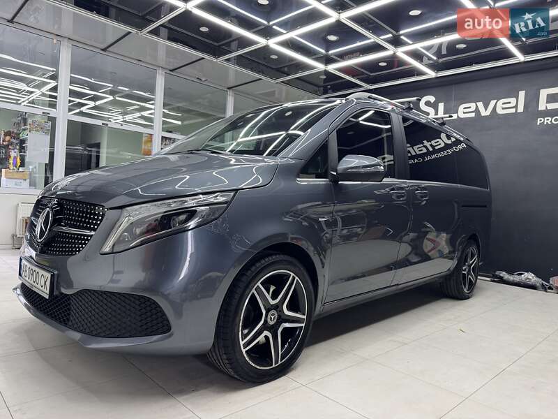Mercedes-benz V-class (2015)