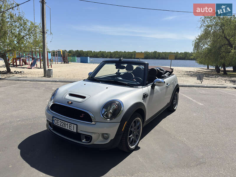 Mini Convertible (2011)