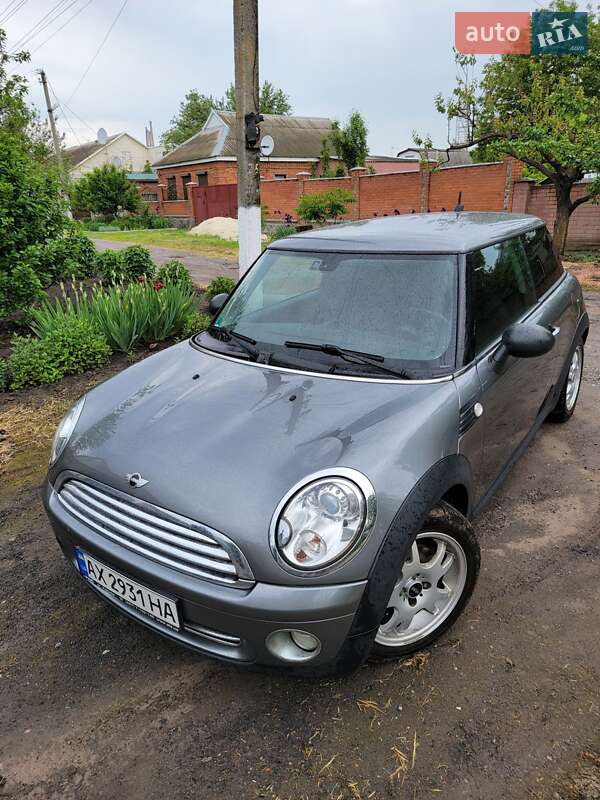 Mini Cooper (2010)