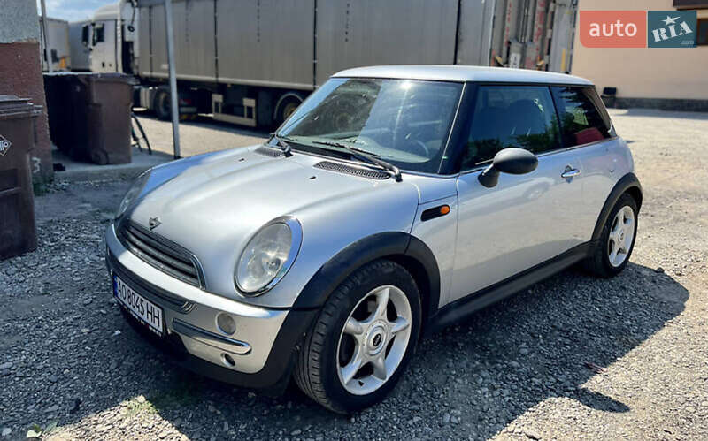 Mini Cooper (2004)