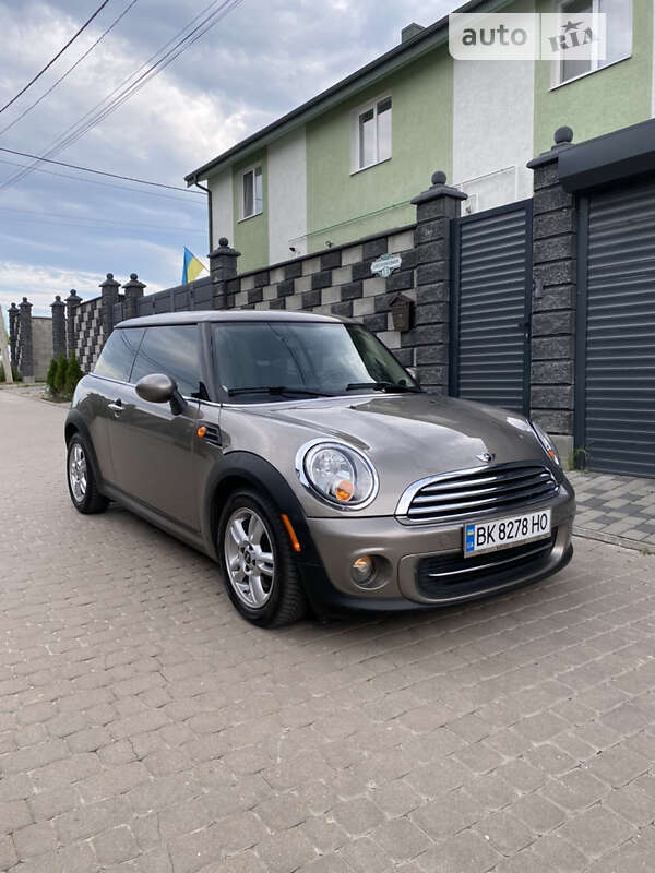 Mini Cooper (2012)