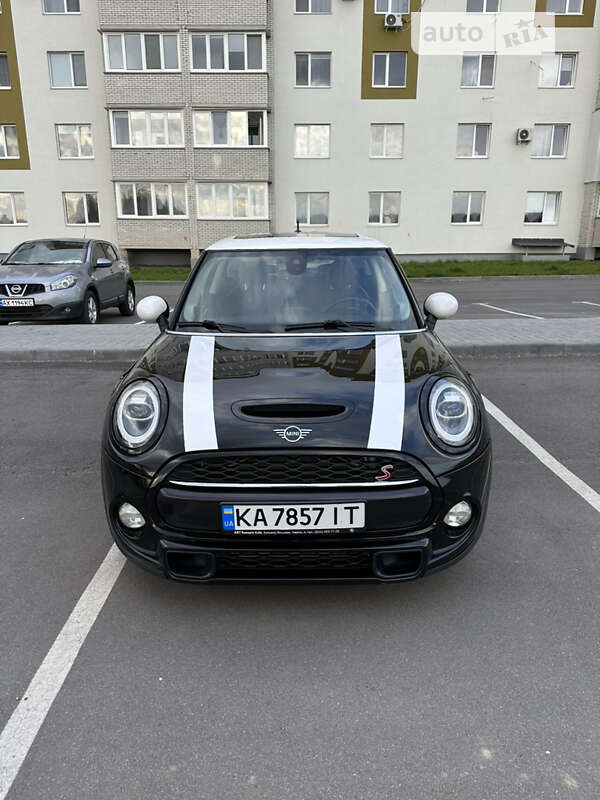 Mini Hatch (2018)
