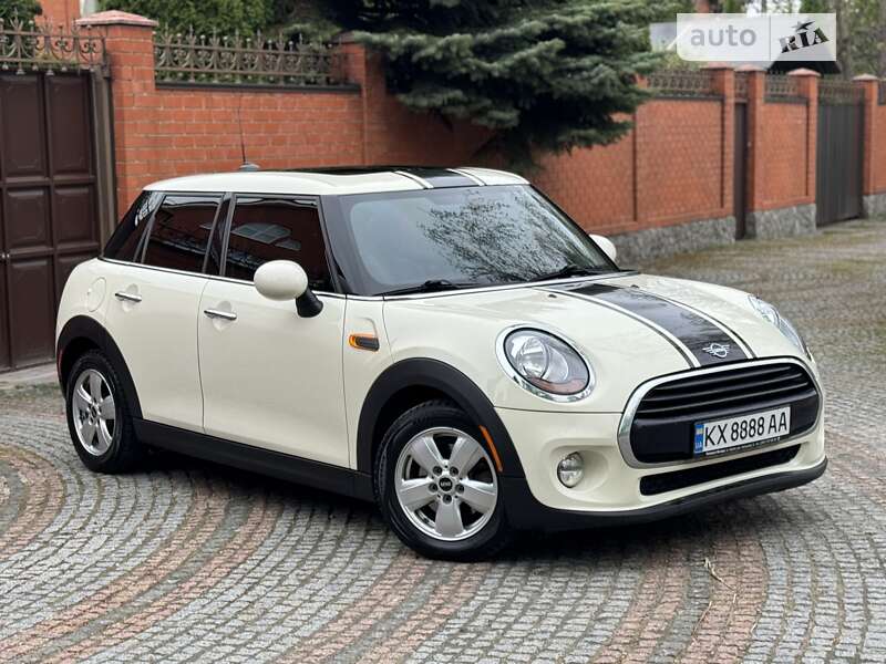 Mini Hatch (2017)