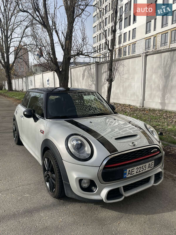 Mini Hatch (2016)