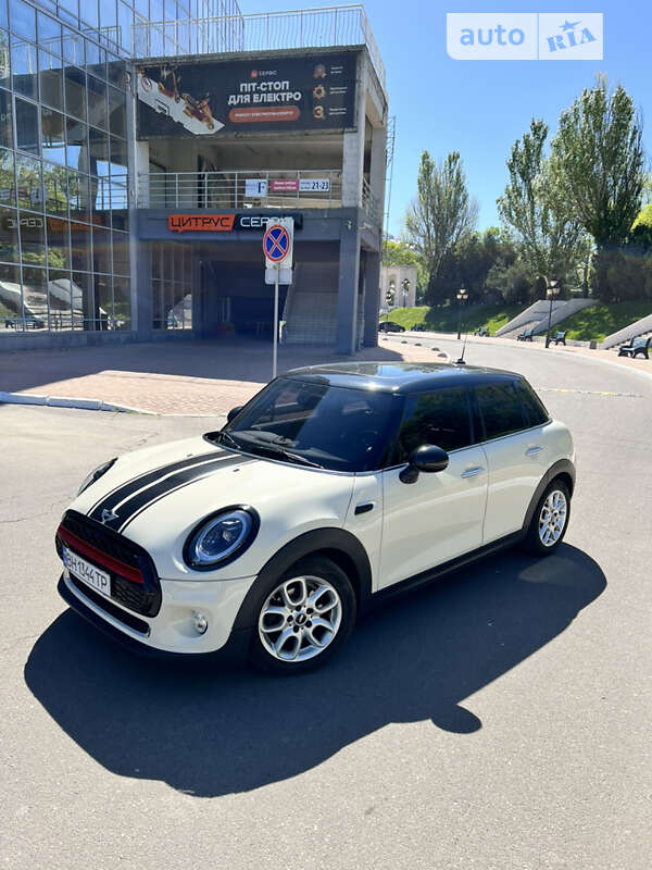 Mini Cooper (2015)