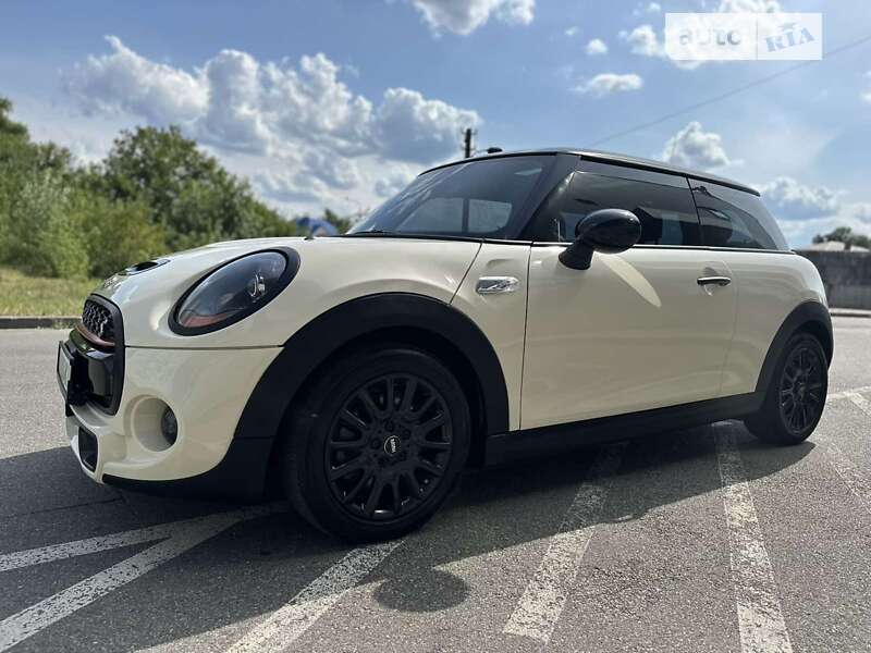 Mini Hatch (2017)