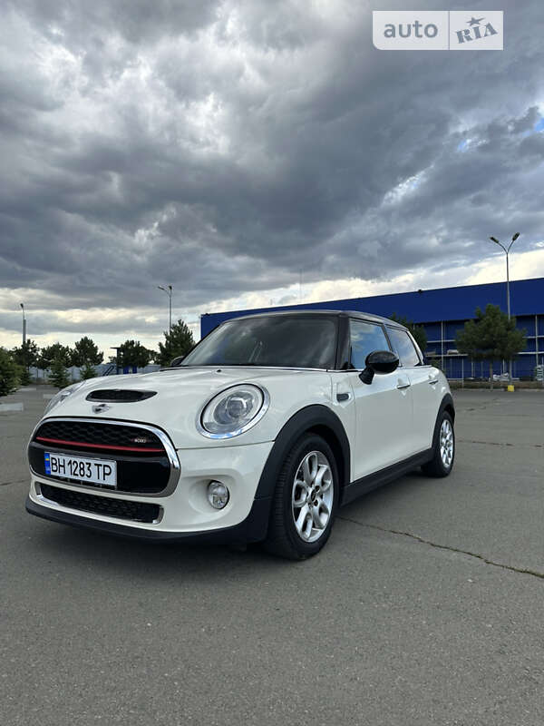Mini Hatch (2015)