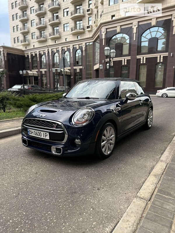 Mini Hatch (2014)