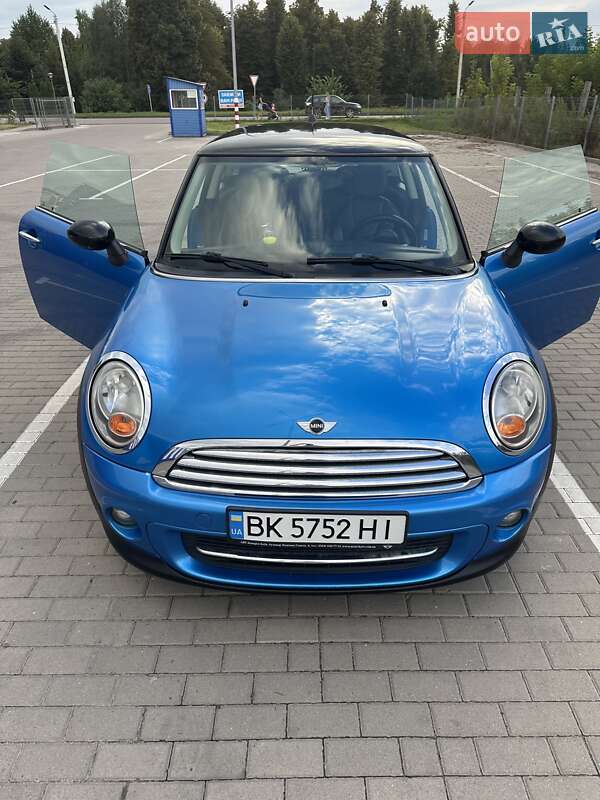 Mini Hatch (2011)