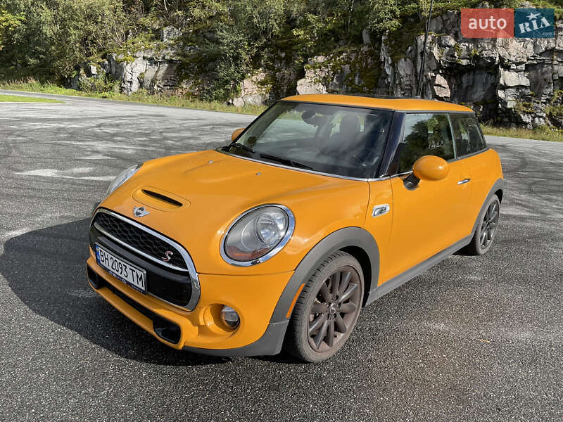 Mini Hatch (2014)