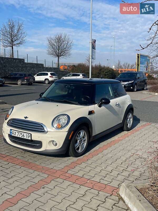 Mini Hatch (2011)