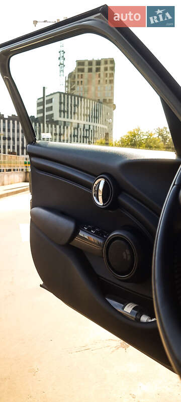 Mini Hatch (2015)