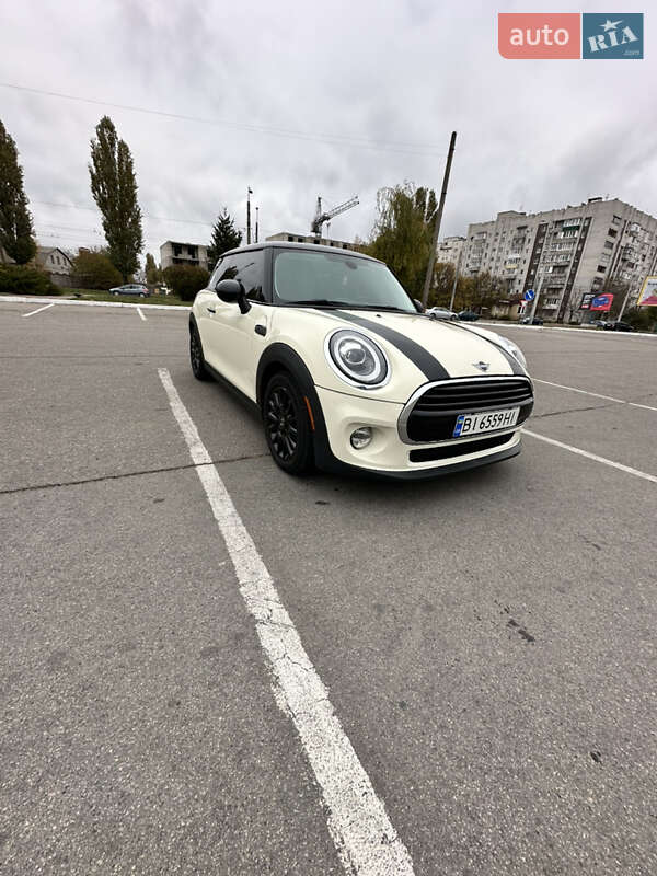 Mini Hatch (2019)