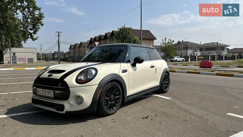 Mini Cooper (2015)