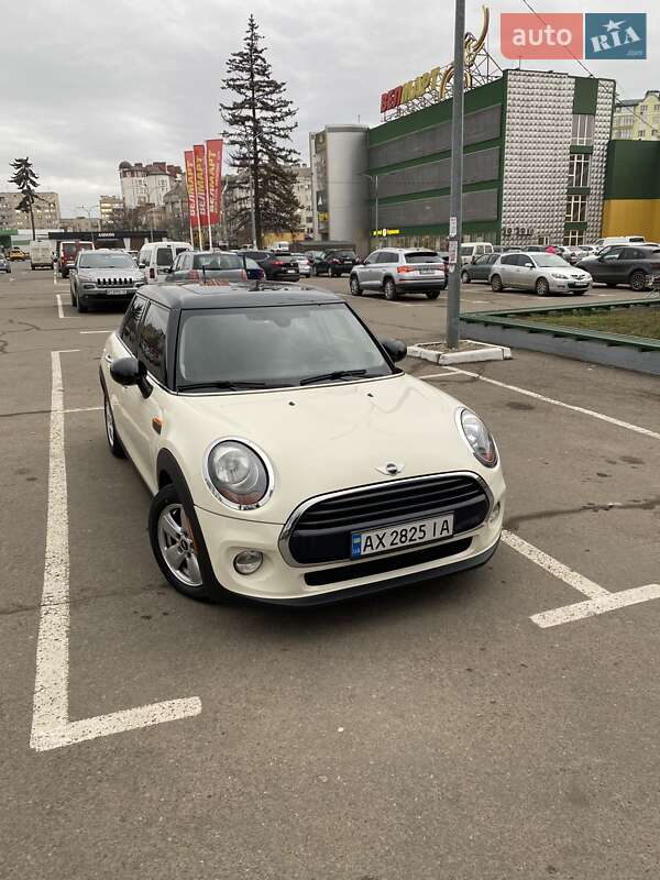 Mini Hatch (2016)