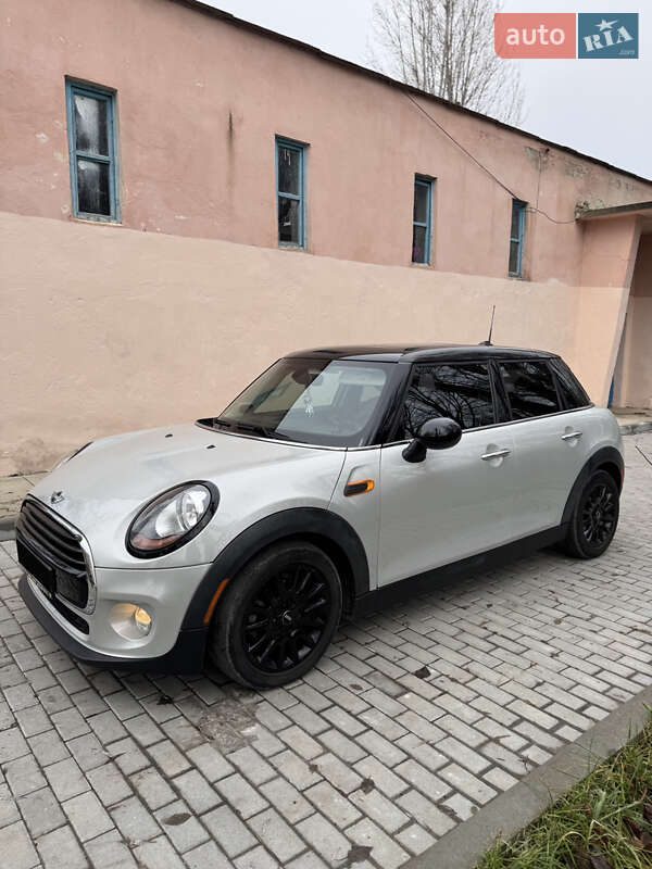 Mini Hatch (2017)