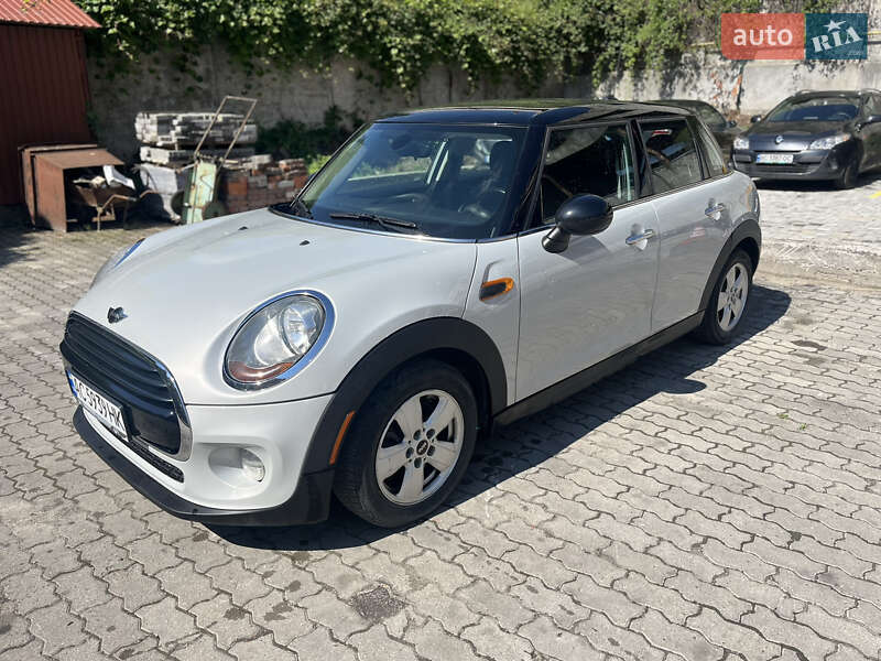 Mini Hatch (2016)