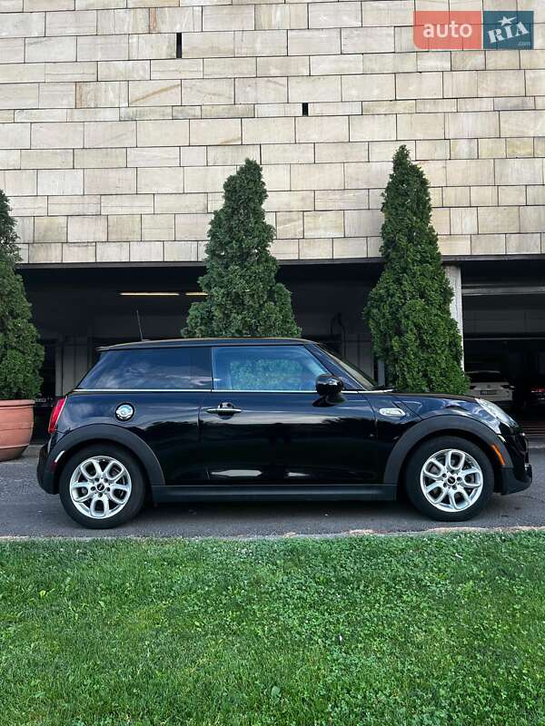 Mini Hatch (2015)
