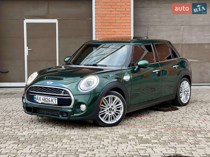 Mini Hatch (2017)