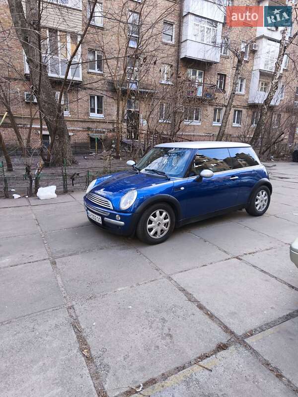 Mini Hatch (2004)