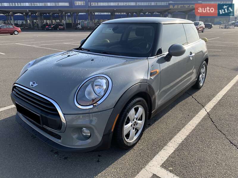 Mini Hatch (2017)