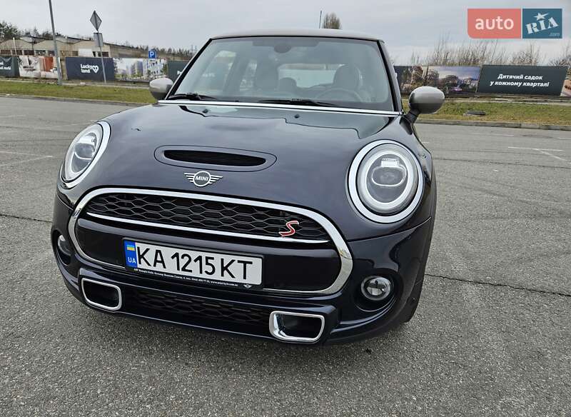 Mini Hatch (2019)