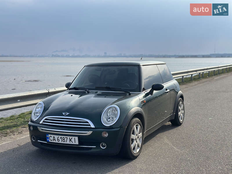 Mini Hatch (2004)