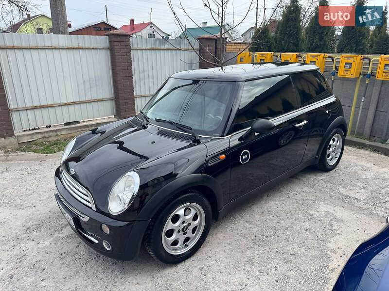 Mini Hatch (2004)