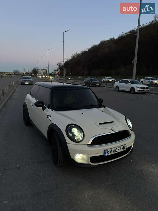Mini Hatch (2010)