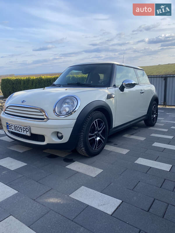 Mini Hatch (2010)