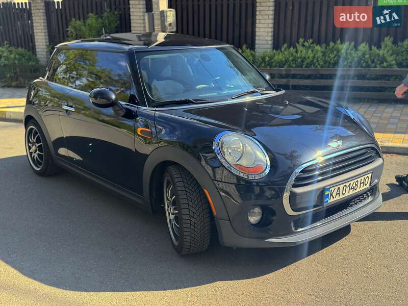 Mini Hatch (2016)