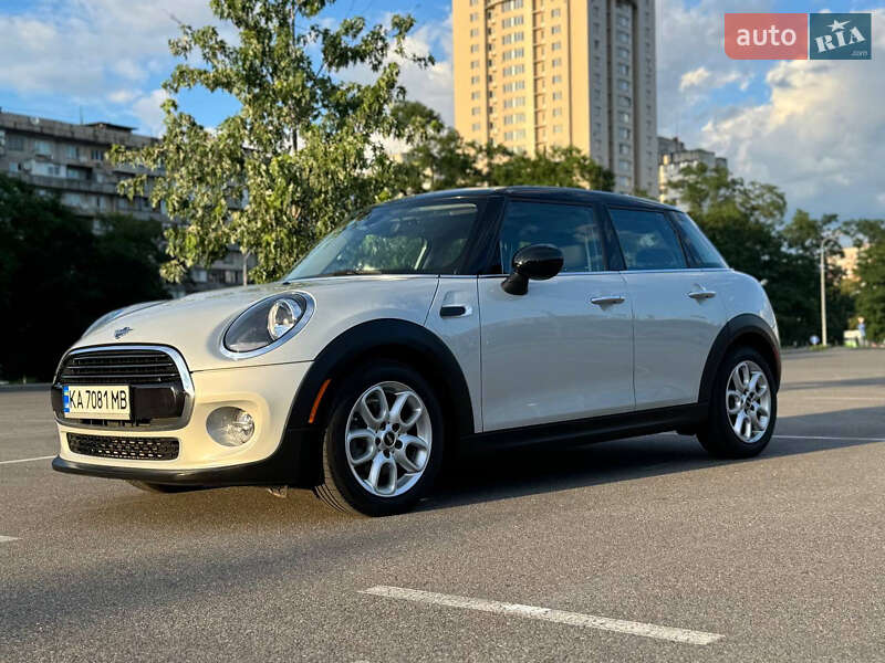 Mini Hatch (2018)