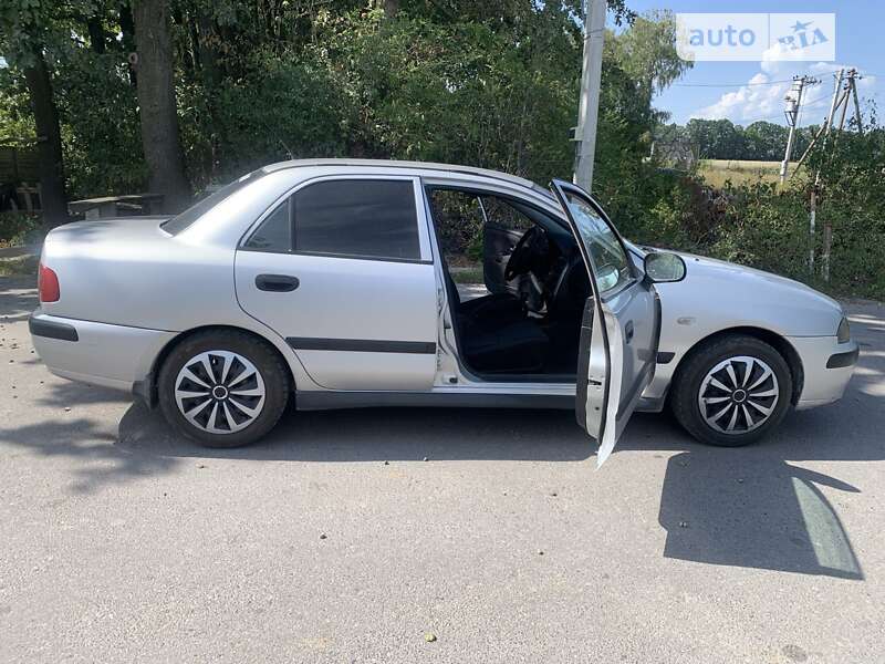 Mitsubishi Carisma (2003)