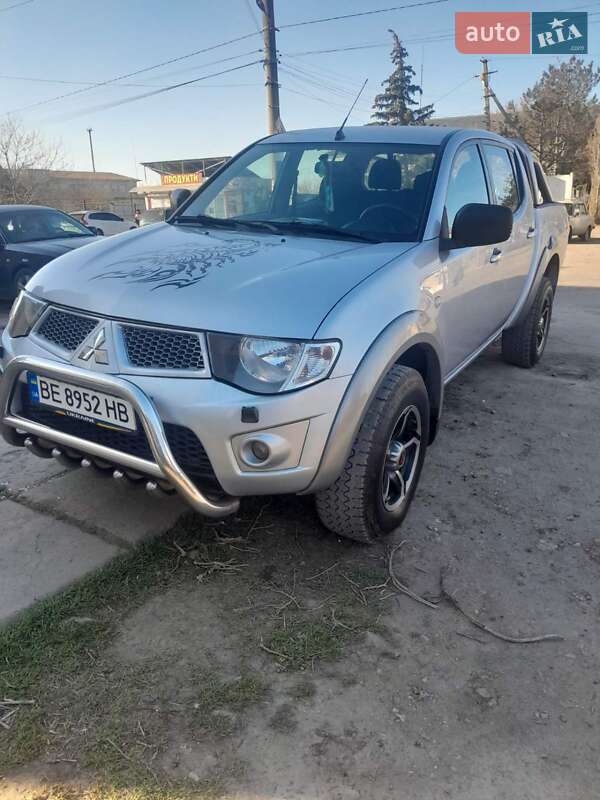 Mitsubishi L 200 (2011)