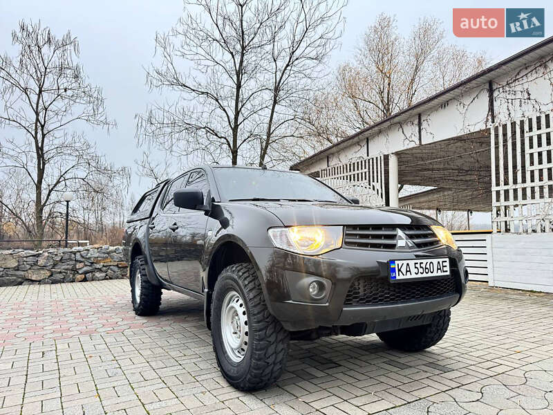 Mitsubishi L 200 (2015)