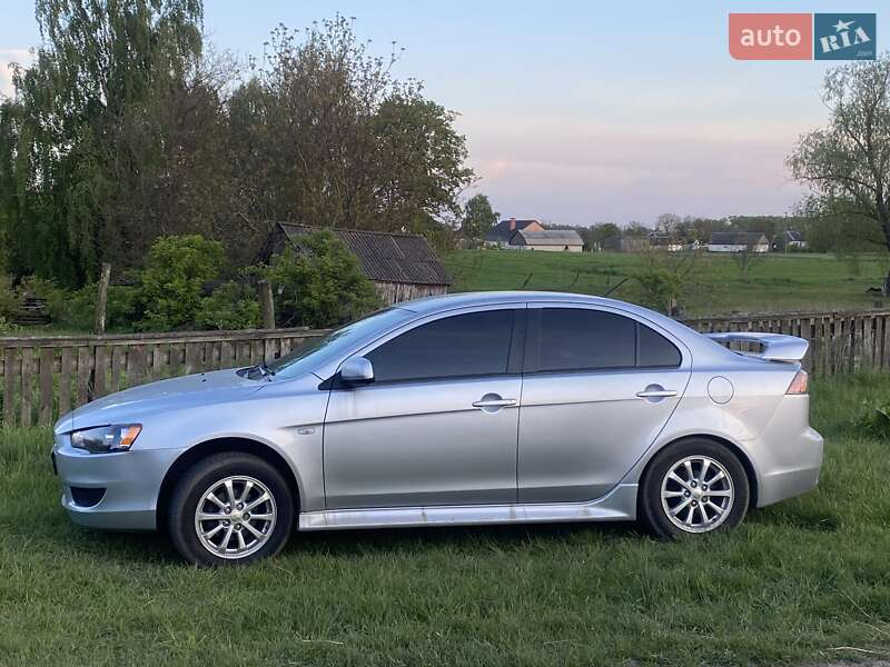 Mitsubishi Lancer (2013)