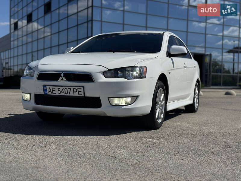 Mitsubishi Lancer (2015)