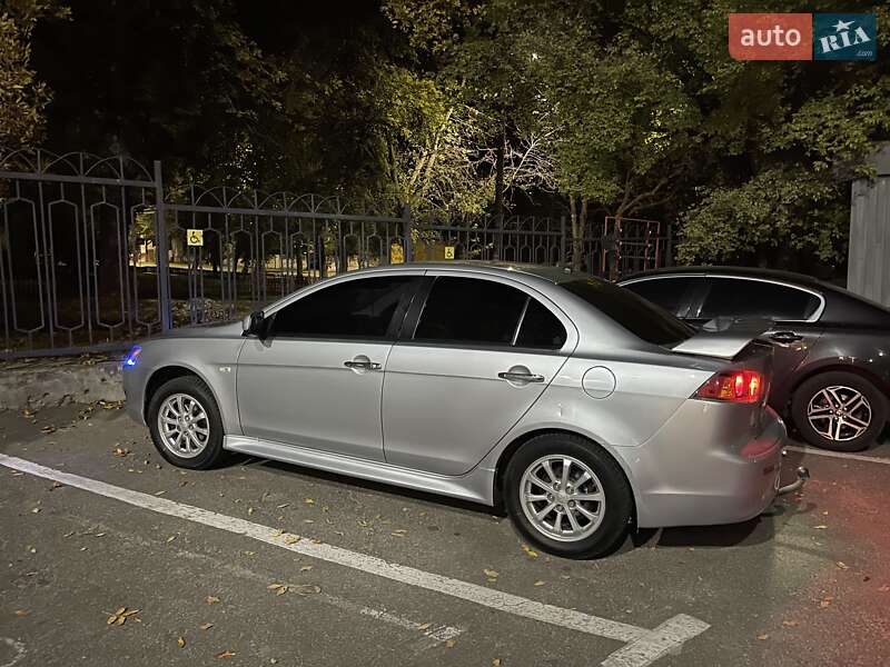 Mitsubishi Lancer (2013)