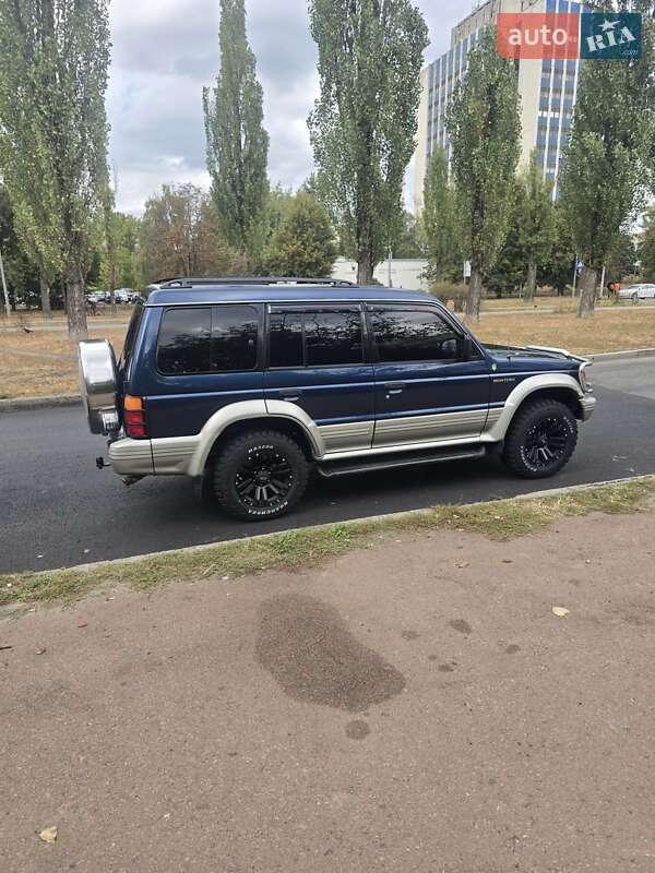 Mitsubishi Montero (1995)