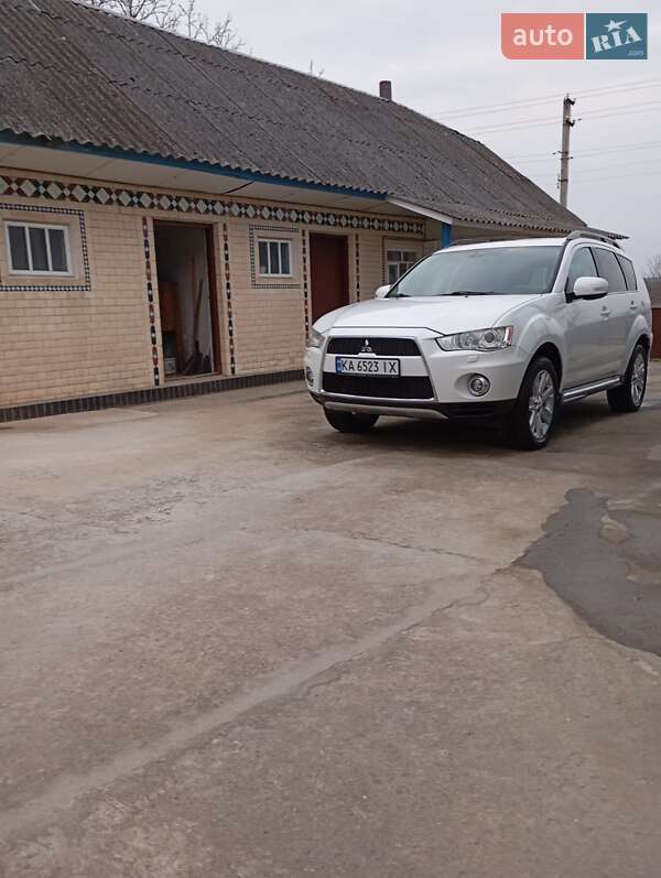 Mitsubishi Outlander xl (2012)