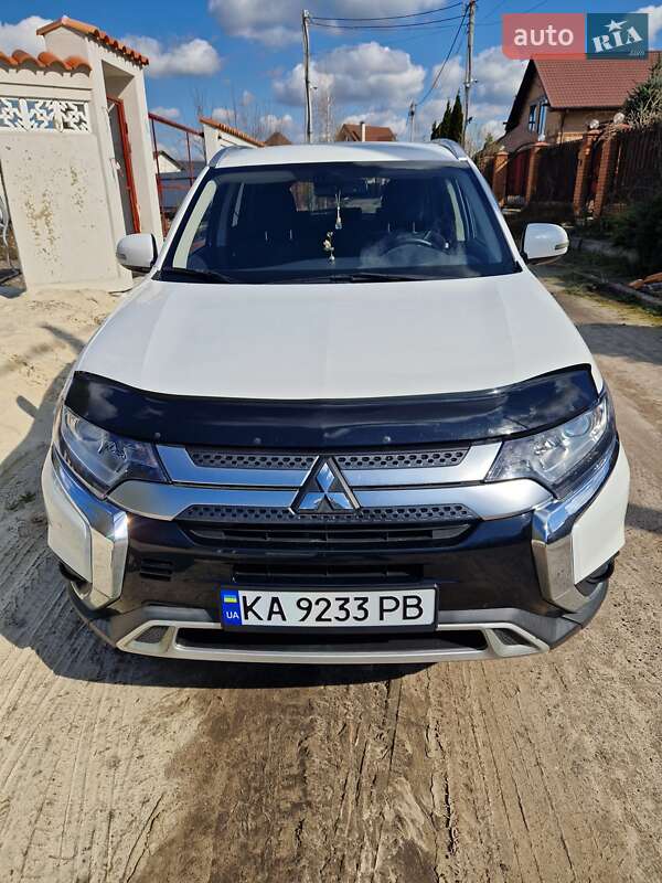 Mitsubishi Outlander (2019)