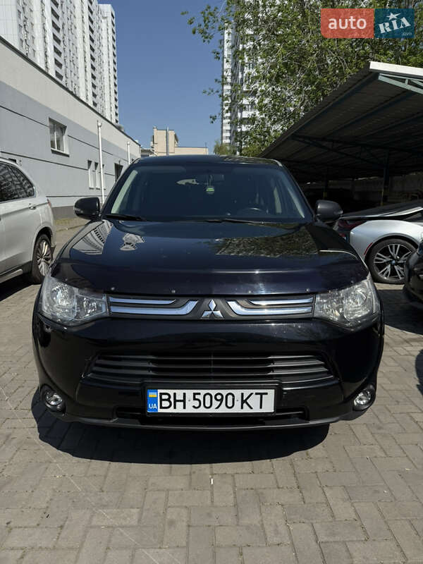 Mitsubishi Outlander (2013)